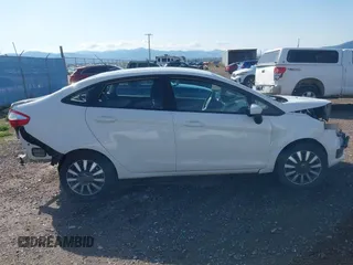 2018 Ford Fiesta S z VIN 3FADP4AJ2JM136775, wystawiony jako IAAI lot #42136725 z przebiegiem 47 072 mil mil oraz . Historia ofert i sprzedaży dostępna na DreamBid. Obrazek 14.