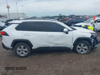 2020 Toyota RAV4 XLE with VIN 2T3W1RFV3LW100110, listed as a IAAI auction lot 42423963 with 29,066 mi miles and . Bid and sale history available at DreamBid. Image 13.