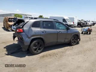 2016 Jeep Cherokee Altitude z VIN 1C4PJLCB2GW171155, wystawiony jako Copart lot #63656425 z przebiegiem 112 589 mil mil oraz Szkoda całkowita • Salvage title. Historia ofert i sprzedaży dostępna na DreamBid. Obrazek 3.