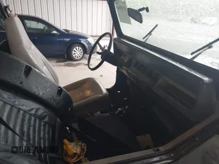 1993 Jeep Wrangler S z VIN 1J4FY19PXPP258501, wystawiony jako IAAI lot #42345068 z przebiegiem 107 331 mil mil oraz . Historia ofert i sprzedaży dostępna na DreamBid. Obrazek 5.