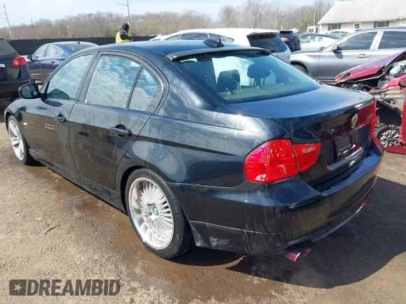 2009 BMW 3 Series 328i z VIN WBAPH73569E128649, wystawiony jako IAAI lot #41865103 z przebiegiem 238 385 mil mil oraz . Historia ofert i sprzedaży dostępna na DreamBid. Obrazek 3.