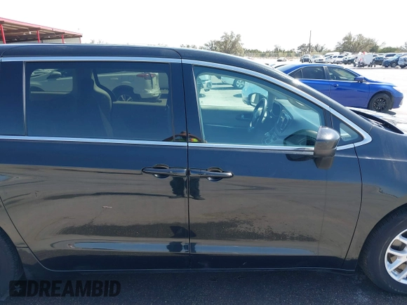 2017 Chrysler Pacifica Touring with VIN 2C4RC1DG6HR501164, listed as a IAAI auction lot 41863304 with 87,705 mi miles and . Bid and sale history available at DreamBid. Image 14.