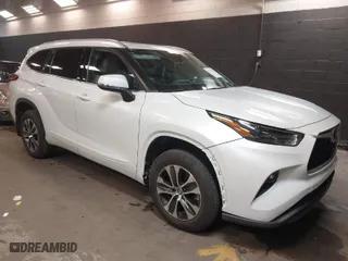 2022 Toyota Highlander XLE with VIN 5TDGZRBH5NS168930, listed as a IAAI auction lot 41913580 with 16,762 mi miles. Bid and sale history available at carsss.com. Image 1.
