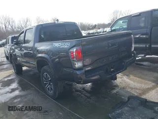 2021 Toyota Tacoma SR z VIN 3TMCZ5AN0MM392247, wystawiony jako IAAI lot #41645989 z przebiegiem 48 029 mil mil oraz . Historia ofert i sprzedaży dostępna na DreamBid. Obrazek 3.