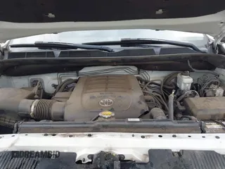 2017 Toyota Tundra SR z VIN 5TFUY5F12HX602084, wystawiony jako IAAI lot #41946571 z przebiegiem 94 271 mil mil oraz . Historia ofert i sprzedaży dostępna na DreamBid. Obrazek 10.