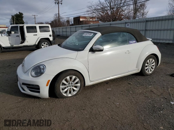2018 Volkswagen Beetle S z VIN 3VW5DAAT3JM514865, wystawiony jako Copart lot #41675185 z przebiegiem Nie podano mil oraz Szkoda całkowita • Salvage title. Historia ofert i sprzedaży dostępna na DreamBid. Obrazek 1.