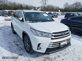 2018 Toyota Highlander SE with VIN 5TDJZRFH3JS807803, listed as a IAAI auction lot 41588632 with NaN miles. Bid and sale history available at carsss.com. Image 1.