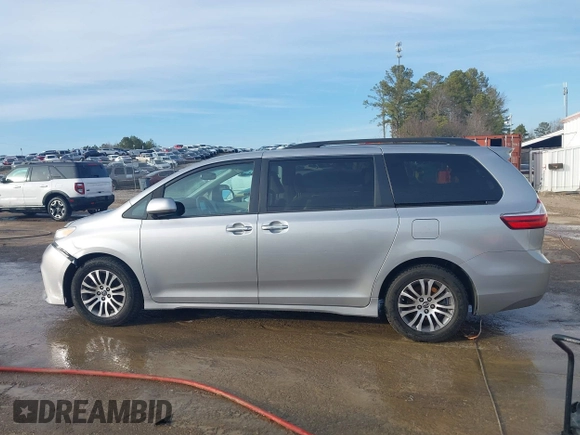 2018 Toyota Sienna XLE Auto Access Seat with VIN 5TDYZ3DC6JS928313, listed as a IAAI auction lot 41411318 with 145,480 mi miles. Bid and sale history available at carsss.com. Image 15.