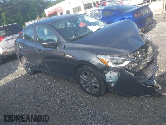 2019 Toyota Yaris L z VIN 3MYDLBYV8KY515505, wystawiony jako IAAI lot #42312231 z przebiegiem 94 601 mil mil oraz . Historia ofert i sprzedaży dostępna na DreamBid. Obrazek 1.