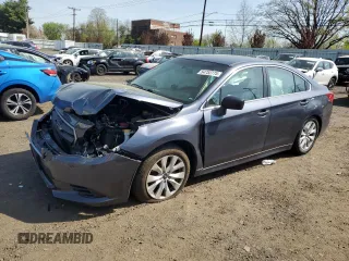 2017 Subaru Legacy z VIN 4S3BNAB68H3067053, wystawiony jako Copart lot #54752775 z przebiegiem 61 296 mil mil oraz Szkoda całkowita • Salvage title. Historia ofert i sprzedaży dostępna na DreamBid. Obrazek 1.