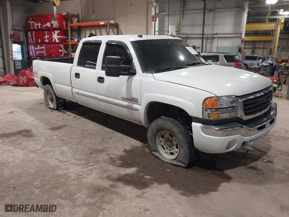 2004 GMC Sierra 2500HD SLE with VIN 1GTHK23134F120214, listed as a IAAI auction lot 41611677 with 315,585 mi miles. Bid and sale history available at carsss.com. Image 1.