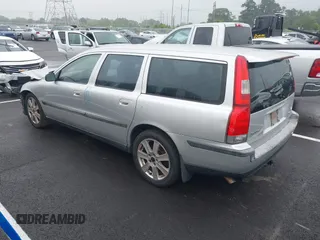 2004 Volvo V70 z VIN YV1SW53DX42386255, wystawiony jako IAAI lot #42291183 z przebiegiem 213 734 mil mil oraz . Historia ofert i sprzedaży dostępna na DreamBid. Obrazek 3.