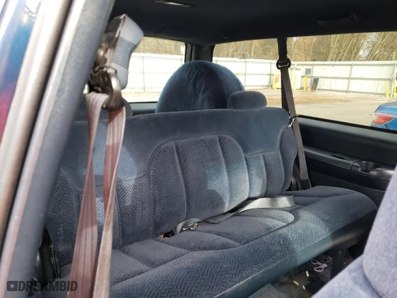 1999 Chevrolet Tahoe with VIN 3GNEK18R1XG208636, listed as a Copart auction lot 83521334 with 146,408 mi miles and Clean Title. Bid and sale history available at carsss.com. Image 11.