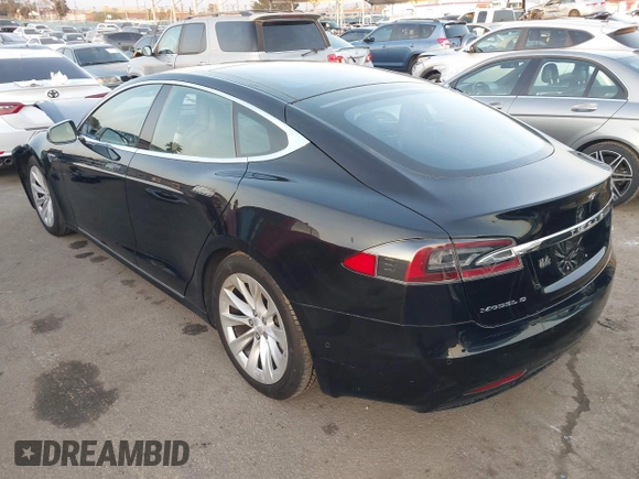 2016 Tesla Model S 90D z VIN 5YJSA1E26GF156108, wystawiony jako IAAI lot #41453148 z przebiegiem 74 717 mil mil oraz . Historia ofert i sprzedaży dostępna na DreamBid. Obrazek 3.