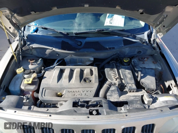 2009 Jeep Patriot Sport with VIN 1J4FT28B59D195435, listed as a IAAI auction lot 40758450 with 130,728 mi miles. Bid and sale history available at carsss.com. Image 10.