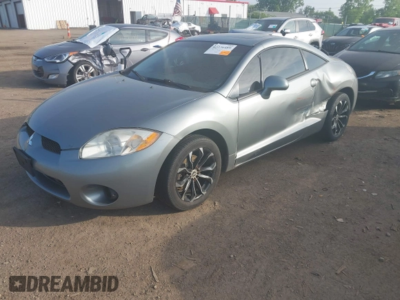 2008 Mitsubishi Eclipse GS z VIN 4A3AK24F28E036454, wystawiony jako IAAI lot #42276489 z przebiegiem 153 707 mil mil oraz . Historia ofert i sprzedaży dostępna na DreamBid. Obrazek 19.