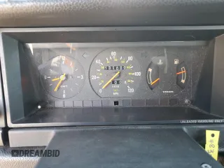 1993 Volvo 240 with VIN YV1AS8807P1483020, listed as a Copart auction lot 61060095 with 131,000 mi miles and Salvage title. Bid and sale history available at DreamBid. Image 9.