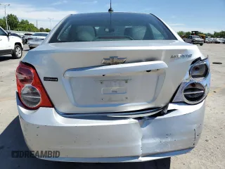 2016 Chevrolet Sonic LS z VIN 1G1JA5SH2G4101568, wystawiony jako Copart lot #57529175 z przebiegiem 56 780 mil mil oraz Szkoda całkowita • Salvage title. Historia ofert i sprzedaży dostępna na DreamBid. Obrazek 6.