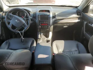 2013 Kia Sorento EX z VIN 5XYKUDA64DG319554, wystawiony jako Copart lot #62086745 z przebiegiem 166 793 mil mil oraz Czysty tytuł • Clean title. Historia ofert i sprzedaży dostępna na DreamBid. Obrazek 8.
