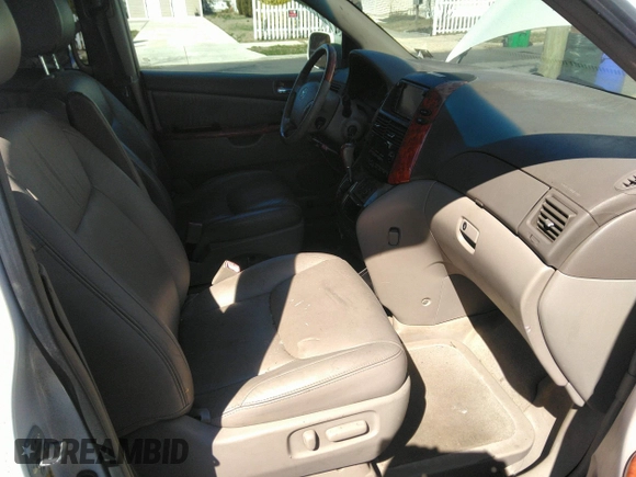 2007 Toyota Sienna XLE z VIN 5TDZK22C57S090127, wystawiony jako IAAI lot #41889083 z przebiegiem 136 191 mil mil oraz . Historia ofert i sprzedaży dostępna na DreamBid. Obrazek 5.