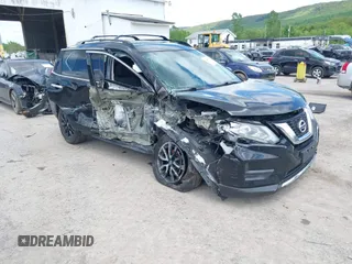 2017 Nissan Rogue SV z VIN 5N1AT2MV8HC814058, wystawiony jako IAAI lot #42200550 z przebiegiem 118 175 mil mil oraz . Historia ofert i sprzedaży dostępna na DreamBid. Obrazek 1.