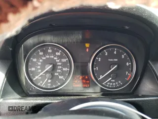 2014 BMW X1 xDrive28i z VIN WBAVL1C5XEVY16263, wystawiony jako Copart lot #52242225 z przebiegiem 154 951 mil mil oraz Szkoda całkowita • Salvage title. Historia ofert i sprzedaży dostępna na DreamBid. Obrazek 9.