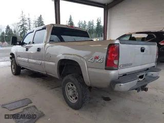 2006 Chevrolet Silverado 2500HD LT1 with VIN 1GCHK23U16F261716, listed as a IAAI auction lot 41892408 with 273,228 mi miles. Bid and sale history available at carsss.com. Image 3.