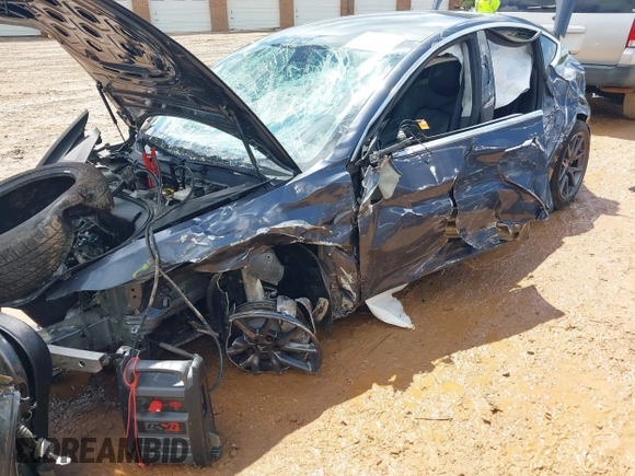 2020 Tesla Model 3 Long Range z VIN 5YJ3E1EB5LF710788, wystawiony jako IAAI lot #42020503 z przebiegiem 76 606 mil mil oraz . Historia ofert i sprzedaży dostępna na DreamBid. Obrazek 6.