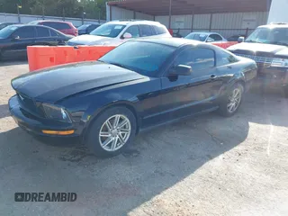 2007 Ford Mustang Deluxe с VIN 1ZVFT80N975339457, выставлен на аукционе IAAI как лот 42080705 с пробегом 174 771 миль миль и . История ставок и продаж доступна на DreamBid. Изображение 2.