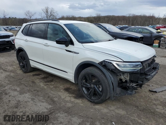 2023 Volkswagen Tiguan SE R-Line Black z VIN 3VVCB7AX0PM092196, wystawiony jako Copart lot #53115405 z przebiegiem 40 445 mil mil oraz Szkoda całkowita • Salvage title. Historia ofert i sprzedaży dostępna na DreamBid. Obrazek 4.