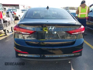 2017 Hyundai Elantra SE z VIN 5NPD84LFXHH140945, wystawiony jako IAAI lot #41755694 z przebiegiem 138 654 mil mil oraz . Historia ofert i sprzedaży dostępna na DreamBid. Obrazek 16.