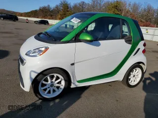 2016 Smart fortwo Passion z VIN WMEEJ9AA7GK842929, wystawiony jako Copart lot #77001654 z przebiegiem 47 940 mil mil oraz Czysty tytuł • Clean title. Historia ofert i sprzedaży dostępna na DreamBid. Obrazek 1.