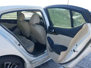 2016 Nissan Maxima 3.5 SL with VIN 1N4AA6AP6GC439010, listed as a IAAI auction lot 41448444 with 84,888 mi miles. Bid and sale history available at carsss.com. Image 8.