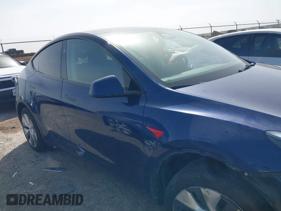 2024 Tesla Model Y Long Range with VIN 7SAYGDEE4RA247417, listed as a IAAI auction lot 41735632 with 30,062 mi miles. Bid and sale history available at carsss.com. Image 13.
