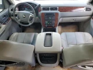 2013 Chevrolet Suburban LT z VIN 1GNSCJE06DR290395, wystawiony jako Copart lot #61279575 z przebiegiem 250 302 mil mil oraz Szkoda całkowita • Salvage title. Historia ofert i sprzedaży dostępna na DreamBid. Obrazek 8.