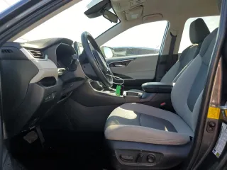 2020 Toyota RAV4 XLE with VIN 2T3W1RFV8LW070246, listed as a Copart auction lot 65072185 with 61,339 mi miles and Salvage title. Bid and sale history available at DreamBid. Image 7.