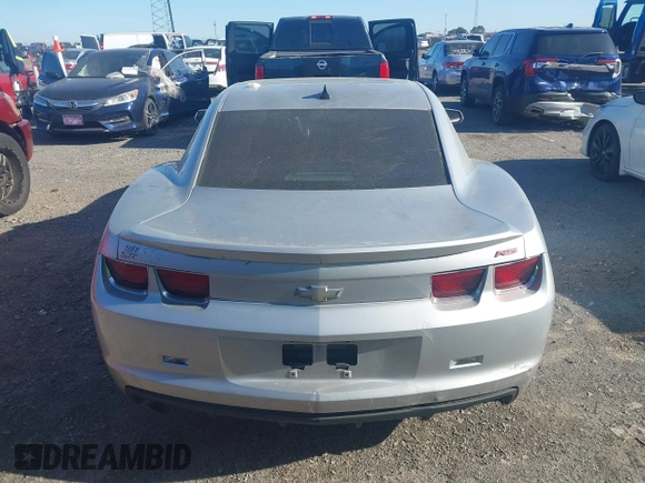 2010 Chevrolet Camaro 1LT z VIN 2G1FB1EV1A9167966, wystawiony jako IAAI lot #42014509 z przebiegiem 213 321 mil mil oraz . Historia ofert i sprzedaży dostępna na DreamBid. Obrazek 15.