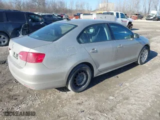 2014 Volkswagen Jetta Sedan SE with VIN 3VWD17AJ7EM316320, listed as a IAAI auction lot 41464760 with 176,498 mi miles. Bid and sale history available at carsss.com. Image 4.