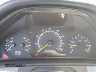 1998 Mercedes-Benz E-Class with VIN WDBJF65F1WA640092, listed as a Copart auction lot 88020155 with 239,622 mi miles and Clean Title. Bid and sale history available at carsss.com. Image 9.