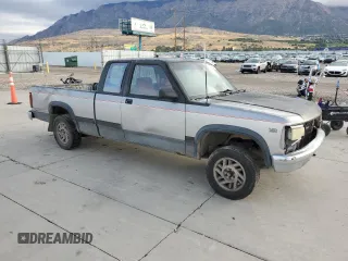 1993 Dodge Dakota z VIN 1B7GL23Y4PS147567, wystawiony jako Copart lot #72094604 z przebiegiem 278 963 mil mil oraz Szkoda całkowita • Salvage title. Historia ofert i sprzedaży dostępna na DreamBid. Obrazek 4.
