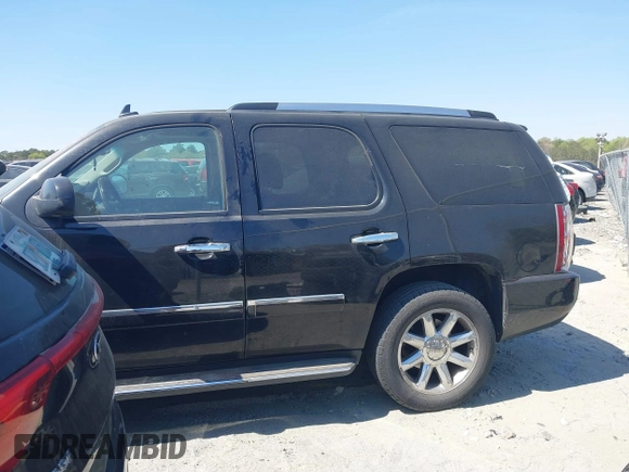 2013 GMC Yukon Denali with VIN 1GKS1EEF8DR209332, listed as a IAAI auction lot 41832403 with 208,800 mi miles. Bid and sale history available at carsss.com. Image 14.