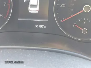 2022 Kia Rio LX z VIN 3KPA24AD9NE458402, wystawiony jako IAAI lot #42046422 z przebiegiem 30 137 mil mil oraz . Historia ofert i sprzedaży dostępna na DreamBid. Obrazek 15.