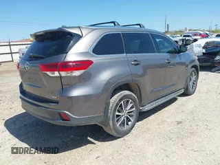 2017 Toyota Highlander XLE with VIN 5TDKZRFH1HS511984, listed as a IAAI auction lot 41948237 with 119,494 mi miles and . Bid and sale history available at DreamBid. Image 4.