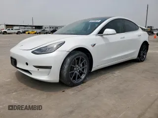 2018 Tesla Model 3 Long Range Battery z VIN 5YJ3E1EA6JF032654, wystawiony jako Copart lot #56705815 z przebiegiem 47 903 mil mil oraz Czysty tytuł • Clean title. Historia ofert i sprzedaży dostępna na DreamBid. Obrazek 1.