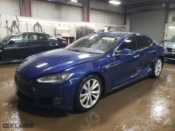 2015 Tesla Model S 85D with VIN 5YJSA1S24FF088555, listed as a Copart auction lot 86726754 with 85,653 mi miles and Salvage Title. Bid and sale history available at carsss.com. Image 1.