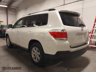 2011 Toyota Highlander with VIN 5TDBK3EHXBS069183, listed as a IAAI auction lot 41543896 with 221,490 mi miles. Bid and sale history available at carsss.com. Image 3.