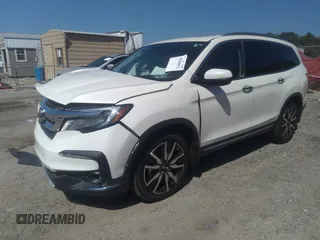 2019 Honda Pilot Touring 8-Passenger with VIN 5FNYF5H91KB038679, listed as a IAAI auction lot 40200012 with 70,582 mi miles. Bid and sale history available at carsss.com. Image 2.