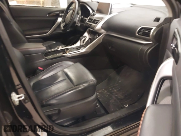 2018 Mitsubishi Eclipse Cross SE z VIN JA4AT5AA8JZ068425, wystawiony jako IAAI lot #41333765 z przebiegiem 64 000 mil mil oraz . Historia ofert i sprzedaży dostępna na DreamBid. Obrazek 5.