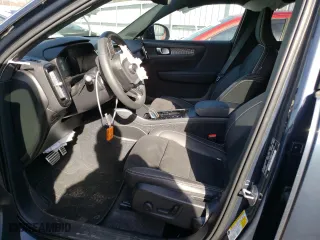 2022 Volvo XC40 R-Design with VIN YV4162UM7N2749074, listed as a Copart auction lot 43307003 with 7549 miles. Bid and sale history available at carsss.com. Image 7.