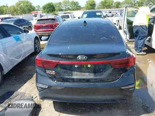 2021 Kia Forte LXS z VIN 3KPF24ADXME368759, wystawiony jako IAAI lot #41864100 z przebiegiem 75 404 mil mil oraz . Historia ofert i sprzedaży dostępna na DreamBid. Obrazek 16.
